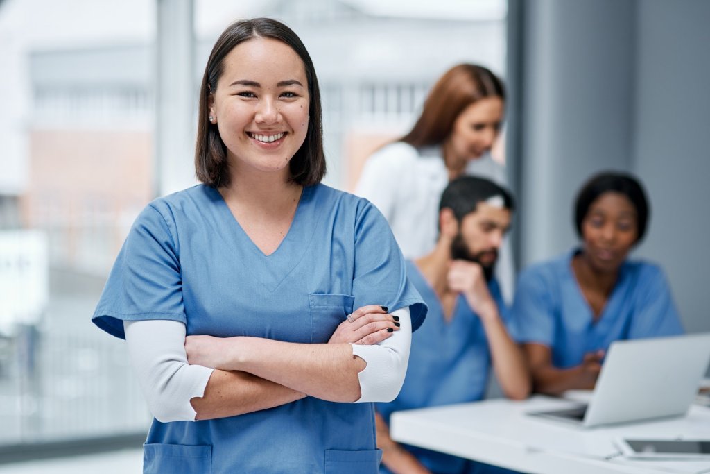 Nurse Practitioner vs. Physician Assistant: Pros and Cons